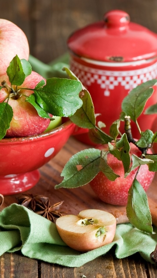 Image: Apples, vitamins, leaves, cup