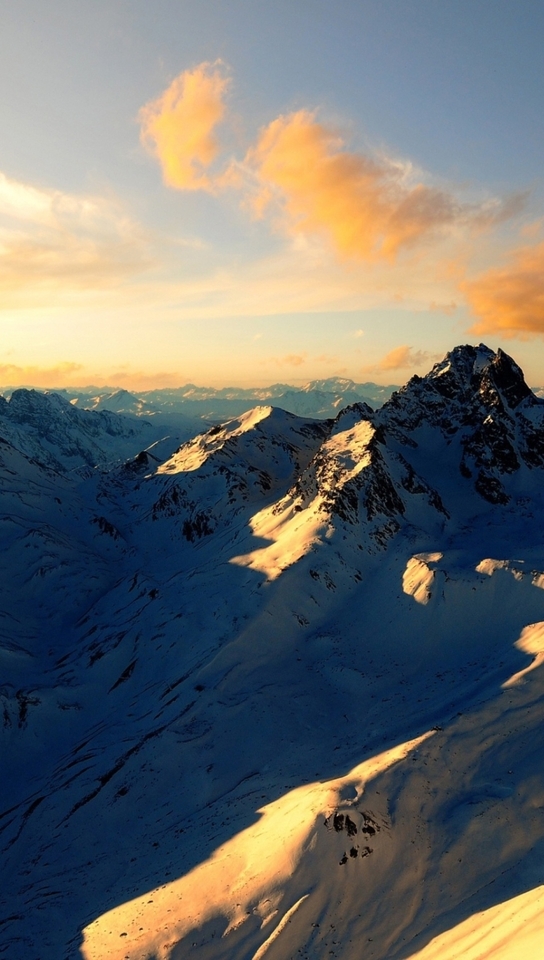 Image: Mountains, snow, horizon, sky, clouds, sunlight