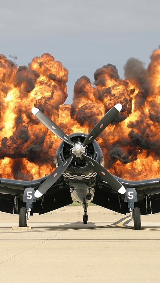 Картинка: Самолёт, взрыв, аэродром