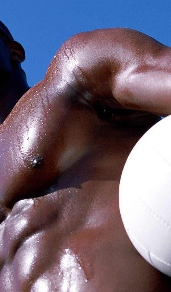 Картинка: Мужчина, парень, темнокожий, мышцы, торс, очки, мяч, небо