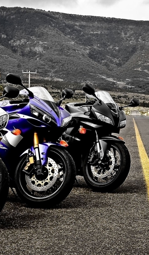 Картинка: Yamaha R1, мотоциклы, колёса, фары, зеркала, трасса, дорога, разметка, горы