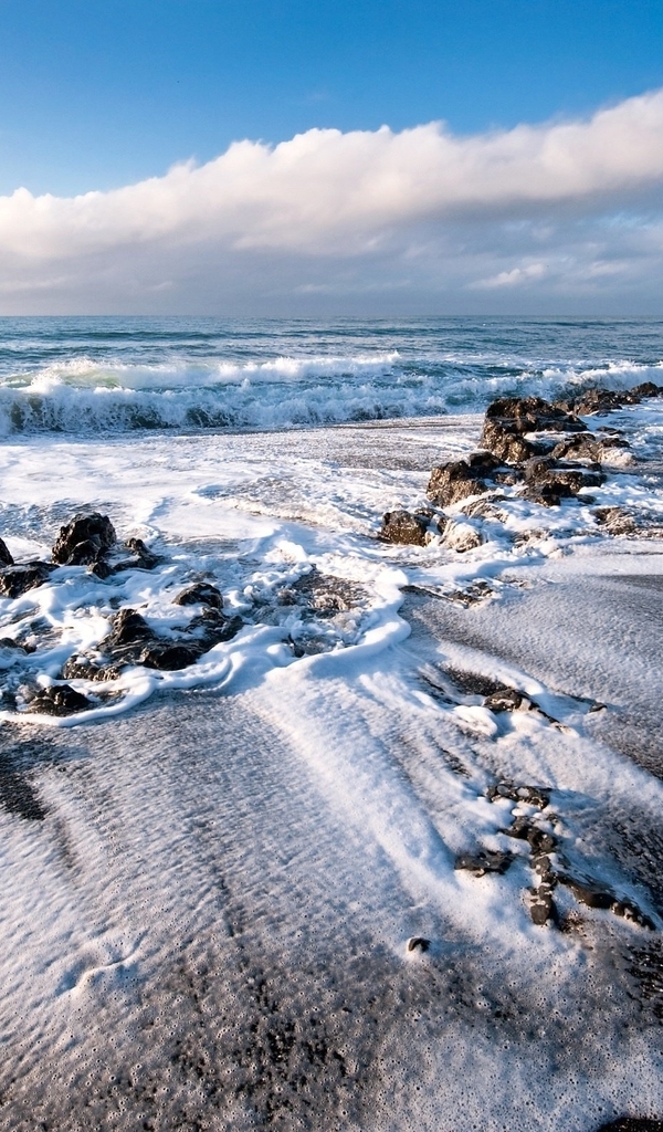 Картинка: Берег, волны, пена, песок, вода, море, небо, облака, горизонт