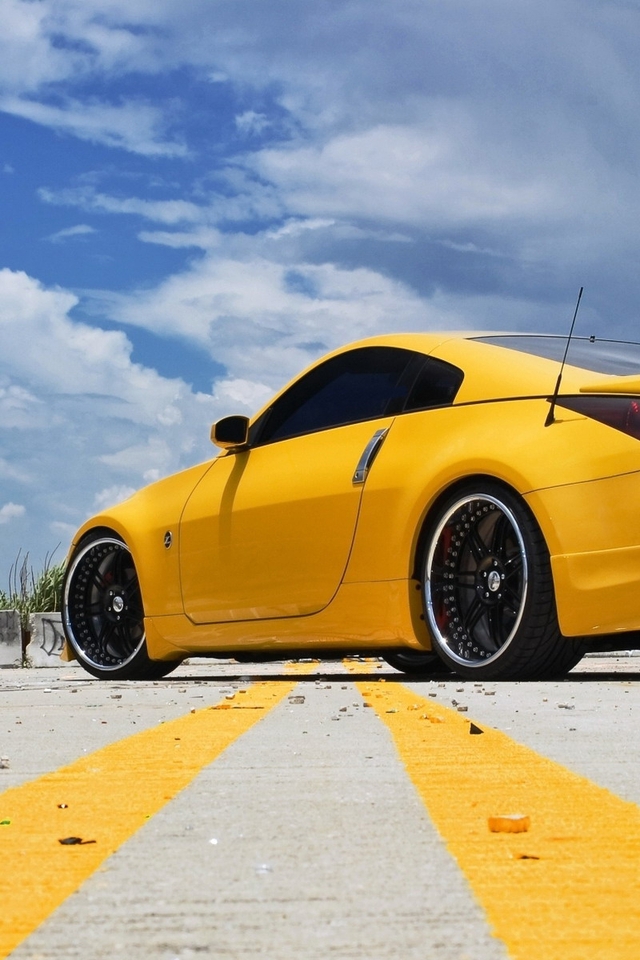 Image: Car, Nissan, 350Z, yellow, sky, clouds, road, garbage