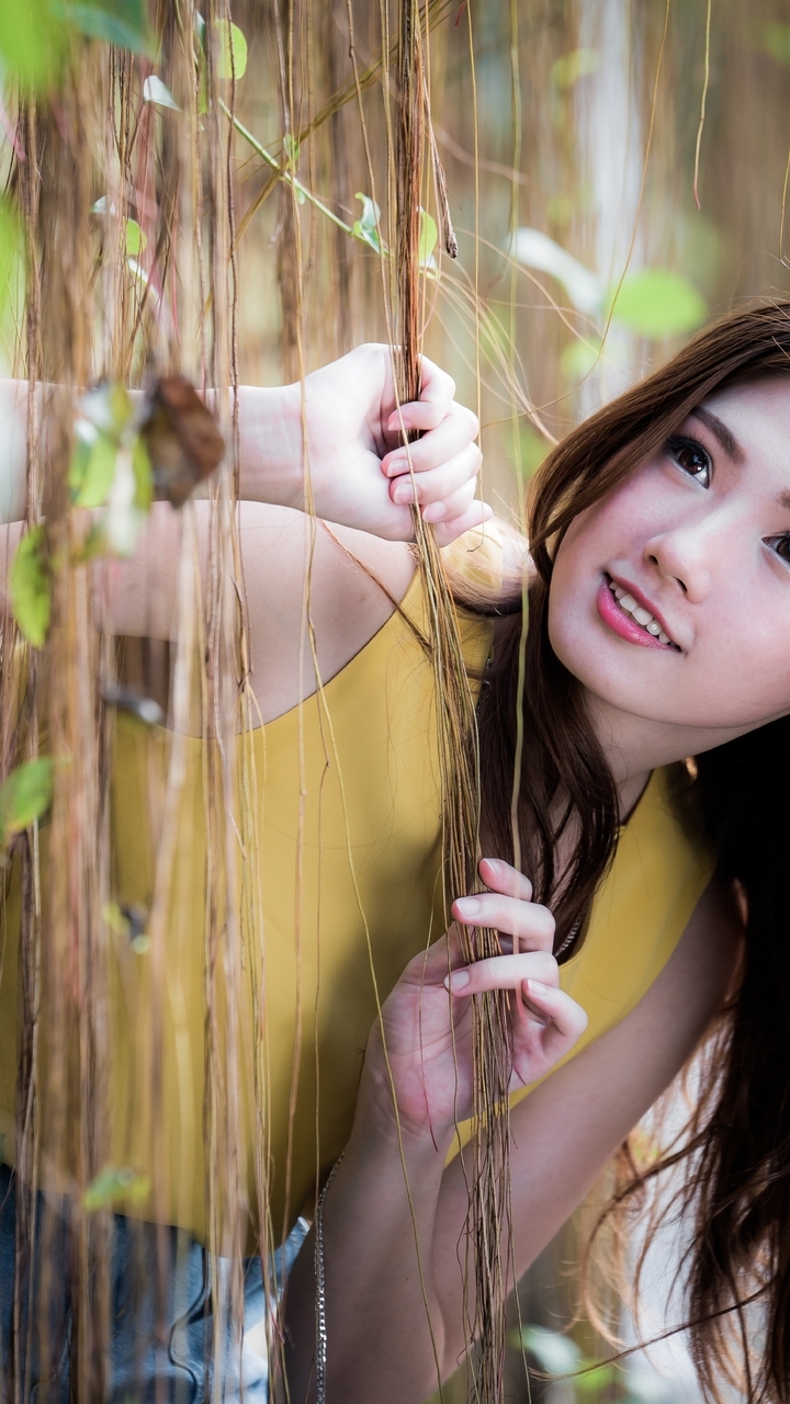 Image: Asian, girl, smiles, hair, look, thread