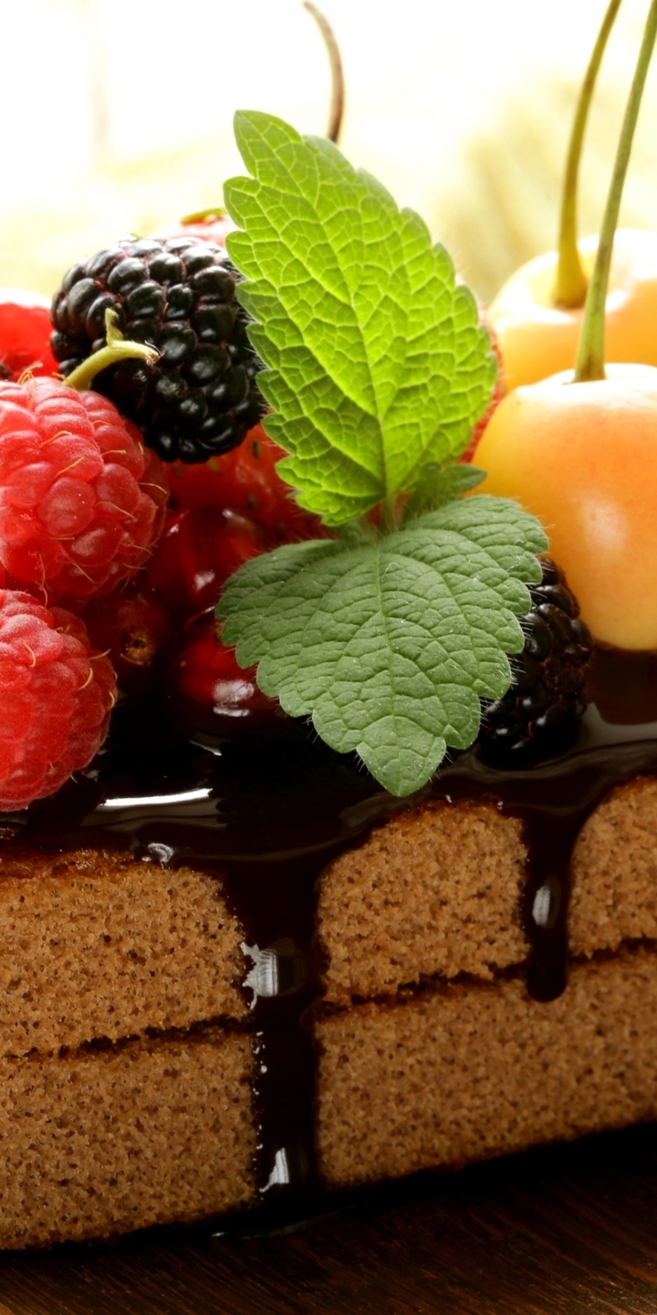 Image: Cake, chocolate, sweetness, berries, raspberry, currant, BlackBerry, mint