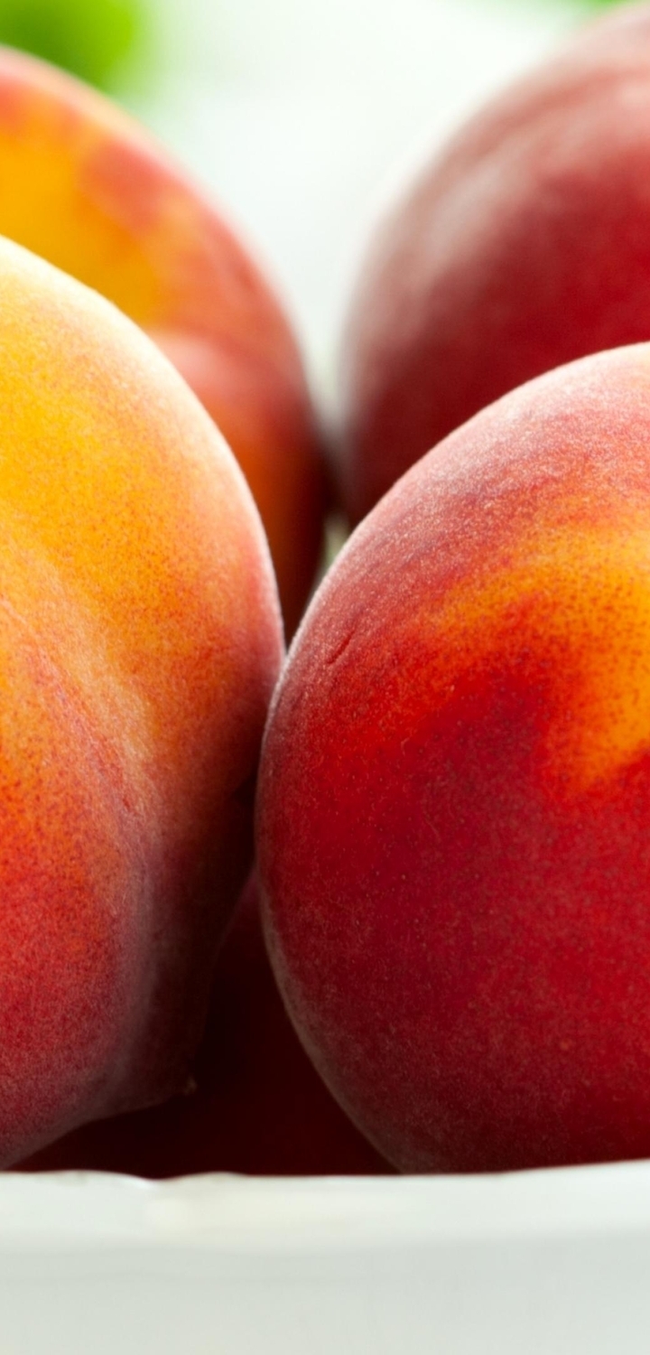 Картинка: Персики, фрукты, тарелка, листики, лежат