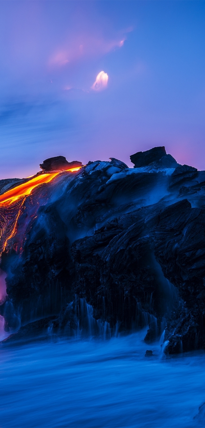 Image: Lava, rocks, water, vapours, boiling