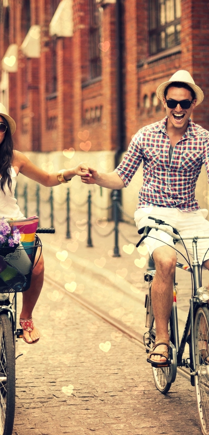 Картинка: Парень, девушка, путешествие, велосипед, езда, тротуар, дорожка, здание