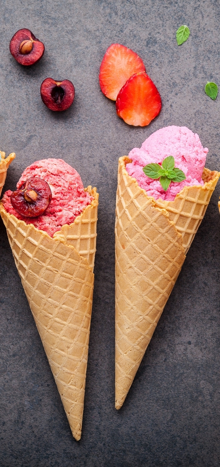 Image: Ice cream, cone, wafer, delicious, berries, slices
