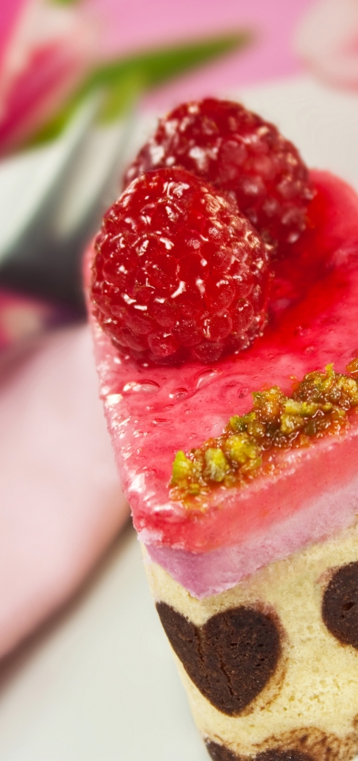 Image: Dessert, cake, sweet, raspberry, berries, chocolate hearts