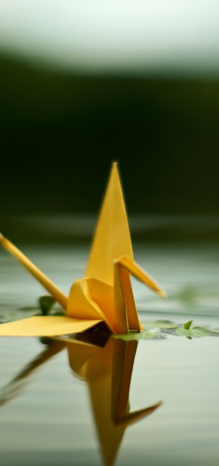 Картинка: Оригами, журавлик, бумажный, вода, отражение, плывёт