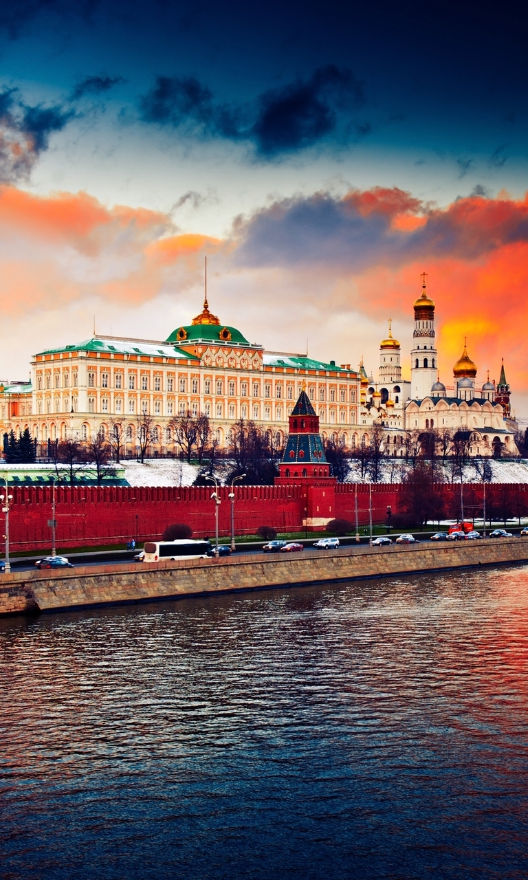 Картинка: Кремль, Москва, город, река, архитектура, транспорт, движение