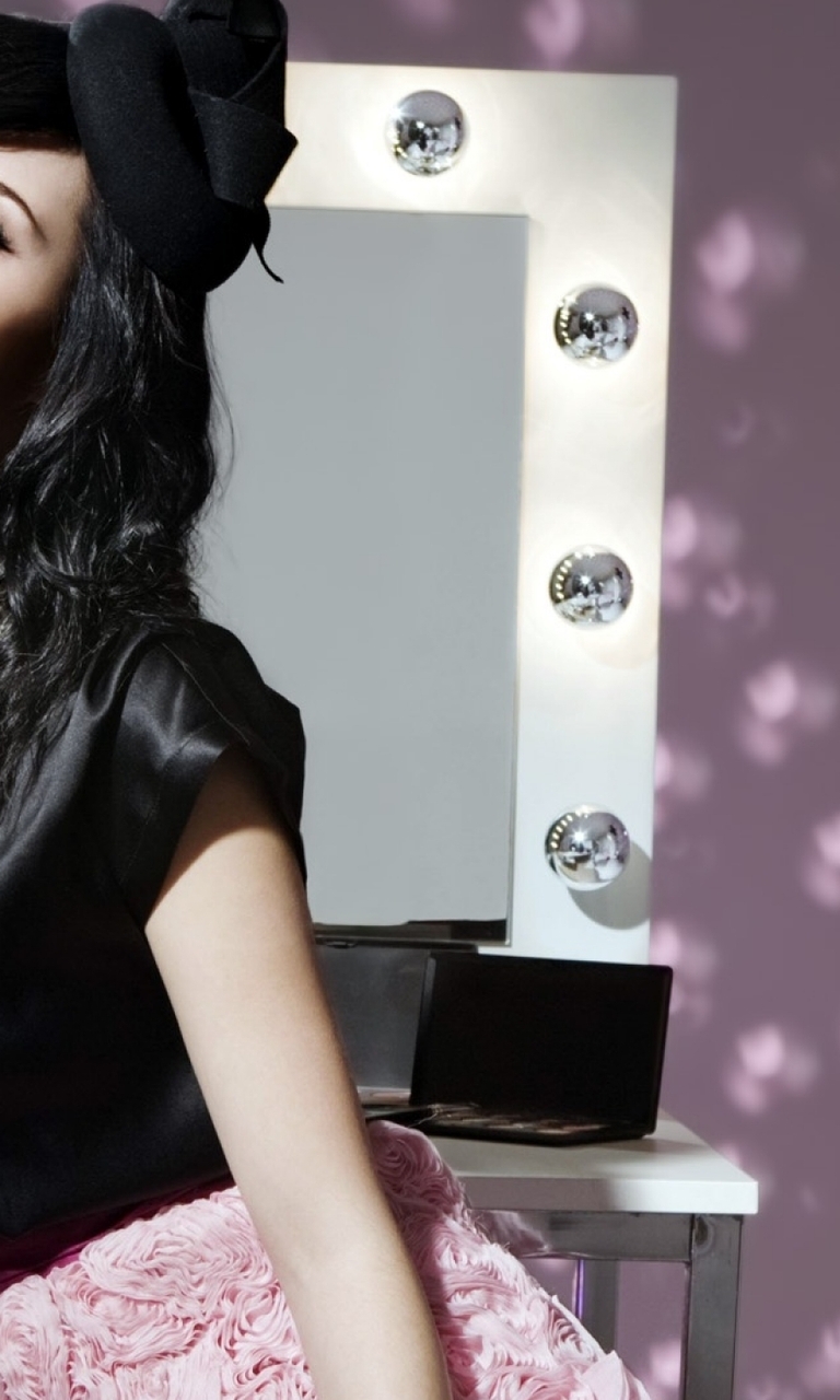 Image: Katy Perry, singer, girl, mirror, sitting, posture