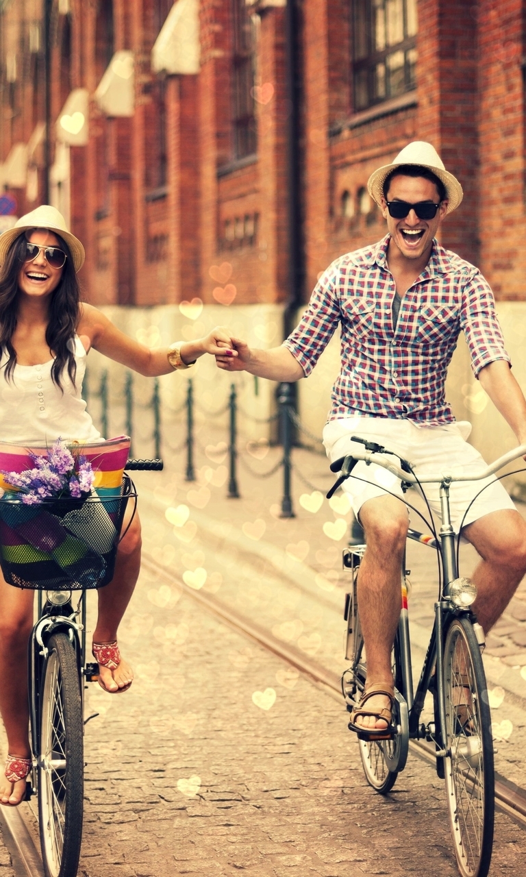 Картинка: Парень, девушка, путешествие, велосипед, езда, тротуар, дорожка, здание