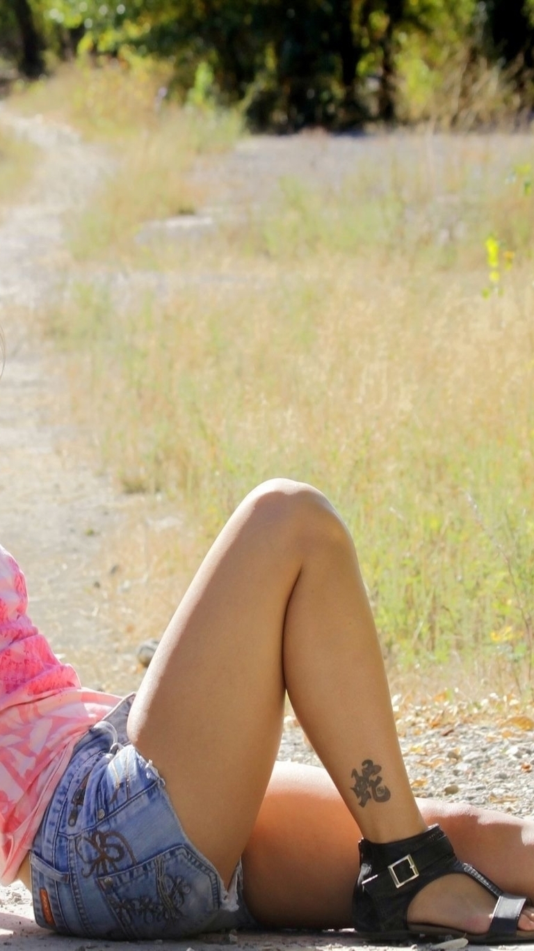 Image: Brunette, legs, shorts, pink tank top, sandals