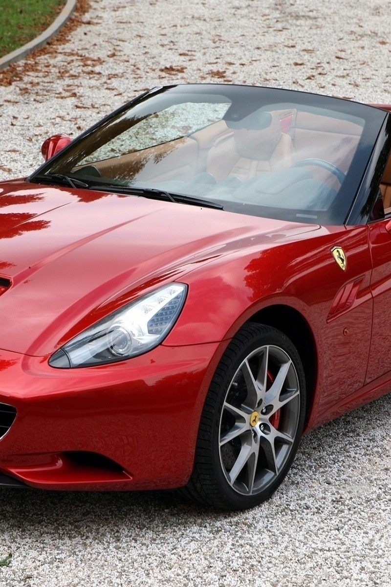 Картинка: Ferrari, California, красный, кабриолет, иномарка, суперкар, дорога, листья