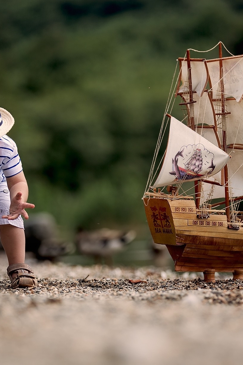 Image: Boy, child, ship, sail, play, sand