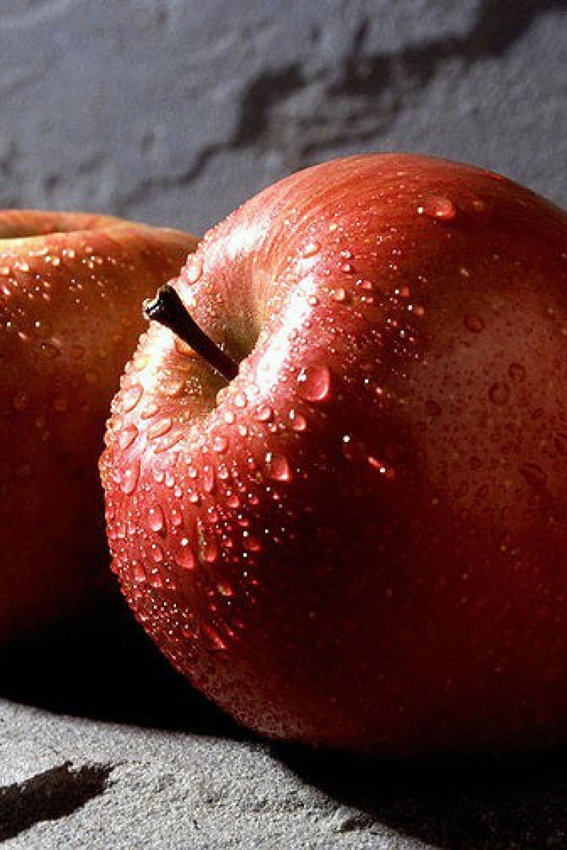 Картинка: Яблоки, красные, два, капли, вода