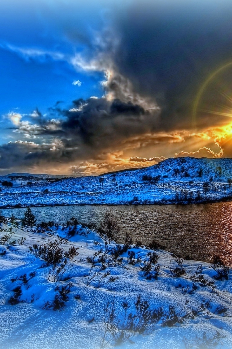 Картинка: Пейзаж, зима, снег, река, солнце, лучи, небо, деревья, тучи