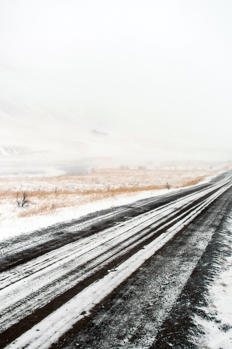 Image: Road, winter, snow, field, fence, markers, grass, mountain, fog