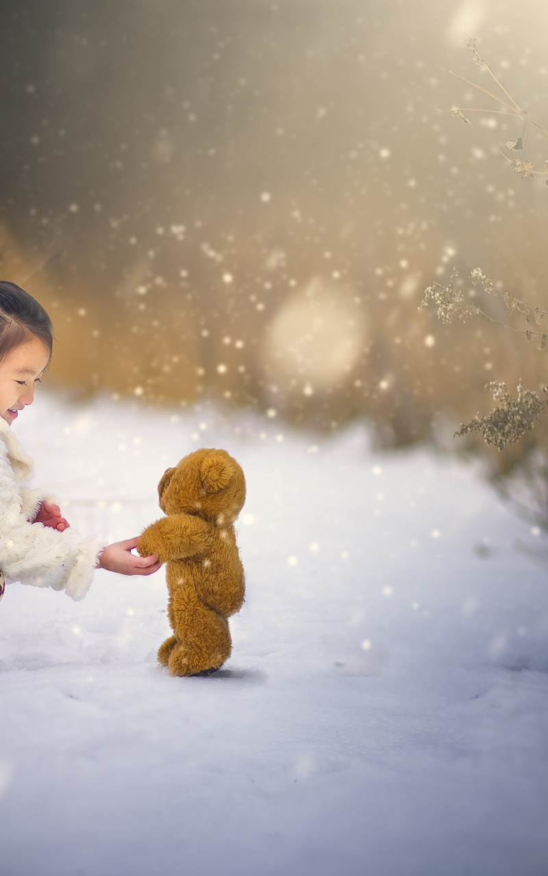 Картинка: Девочка, игрушка, мишка, снег, зима, трава