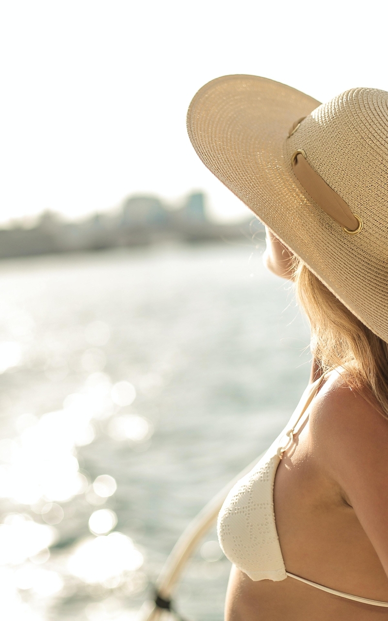 Image: Girl, day, hat, swimsuit, yacht, sea, blur, horizon