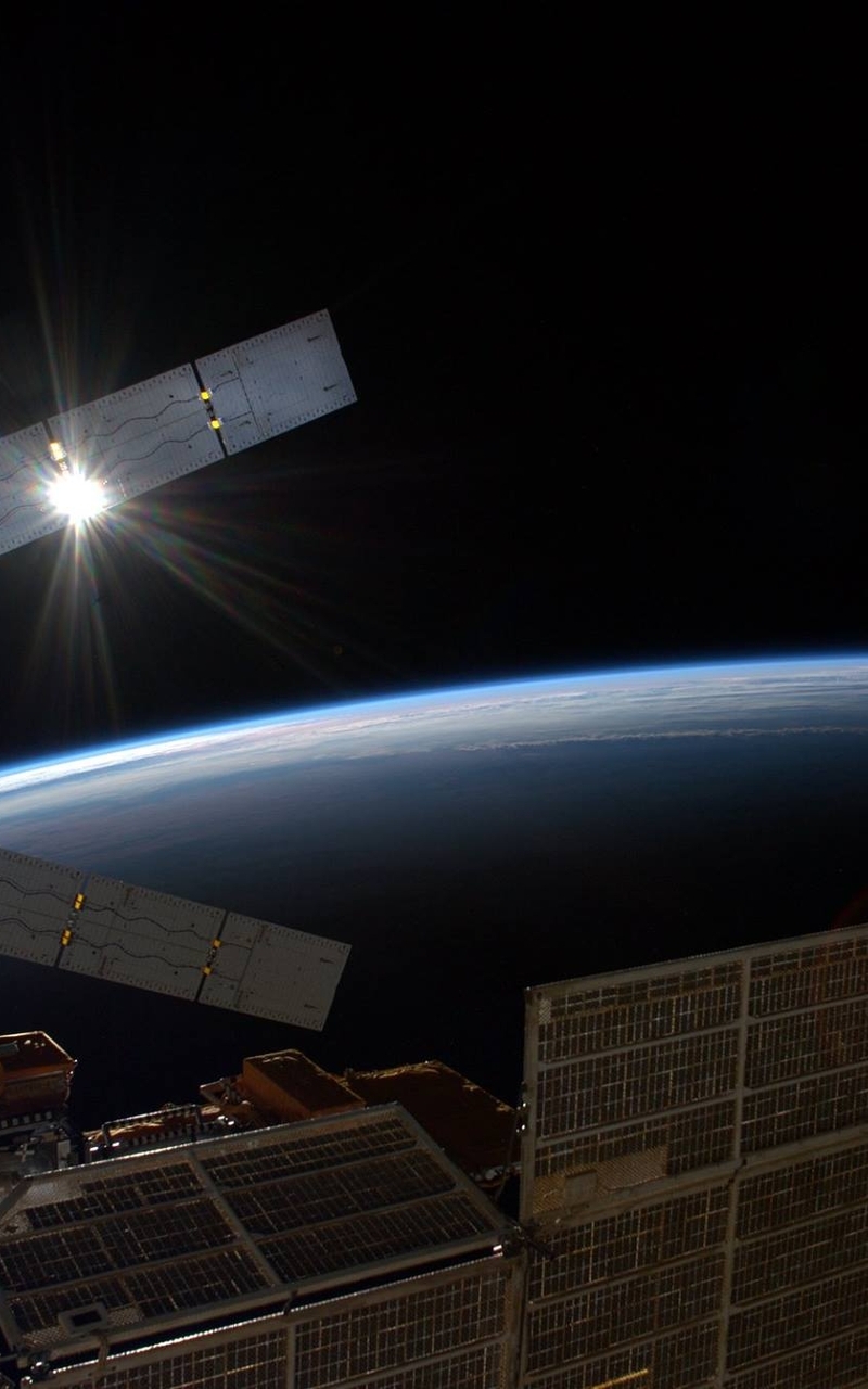 Image: ATV-5, cargo ship, space, expanse, earth, sun