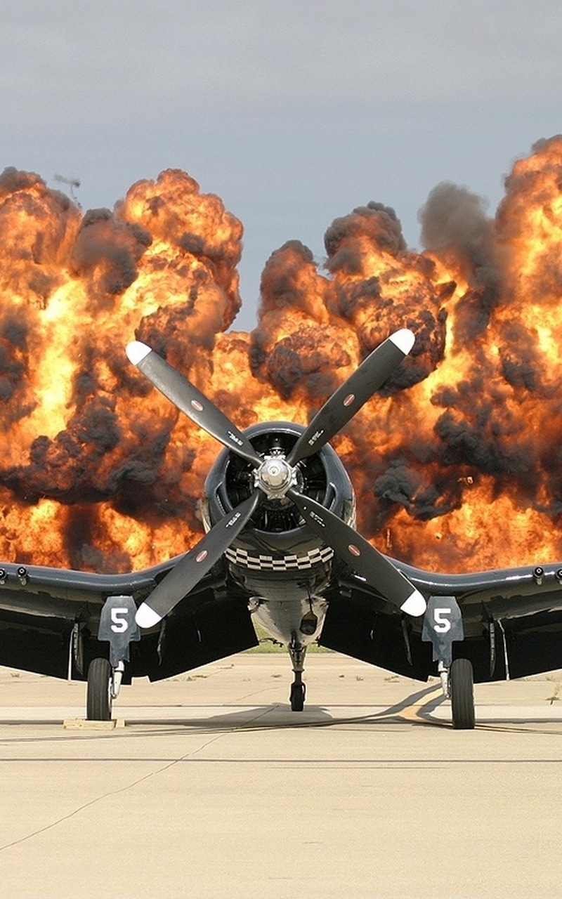 Картинка: Самолёт, взрыв, аэродром