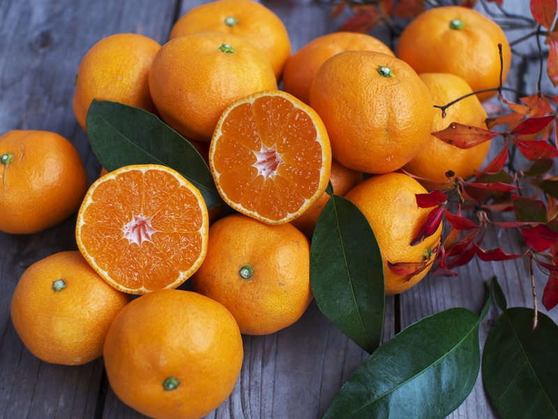Image: Citrus, tangerine, leaves, lies, halved