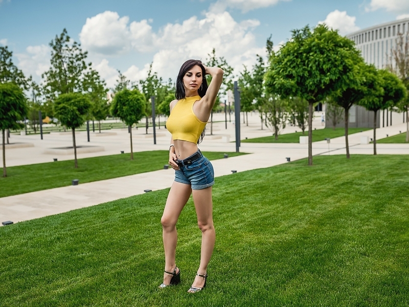 Image: Lioka Grechanova, pose, figure, slim, standing, lawn, grass, park