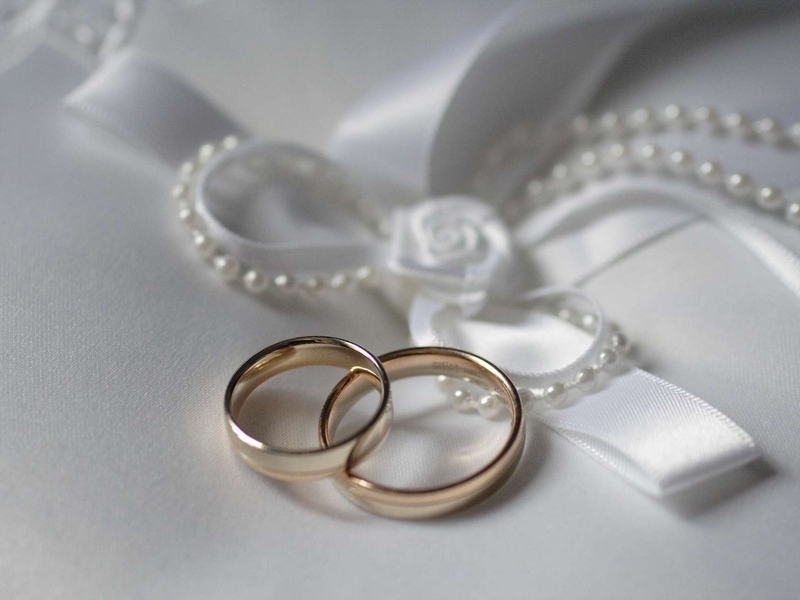 Image: Wedding, wedding rings, bow, beads