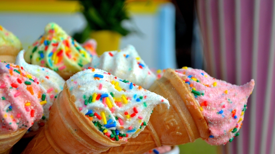 Картинка: Рожок, мороженое, сливочное, конфетти